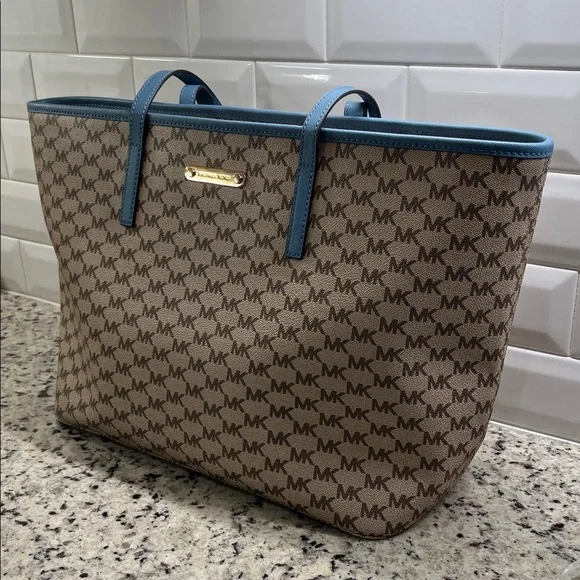 Michael Kors Studio Heritage Signature Emry Zip Top Tote NWOT - Picture 3 of 10